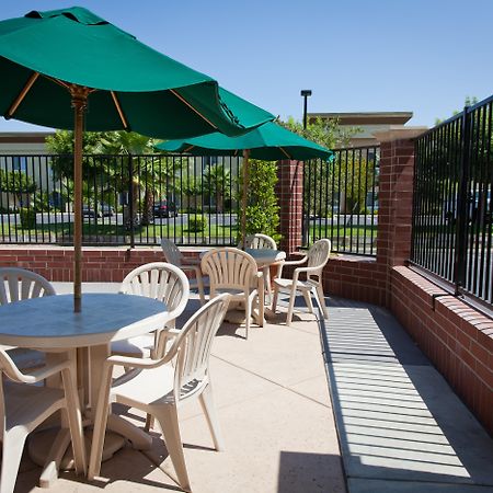 Holiday Inn Express & Suites Sacramento Ne Cal Expo By Ihg Exterior photo
