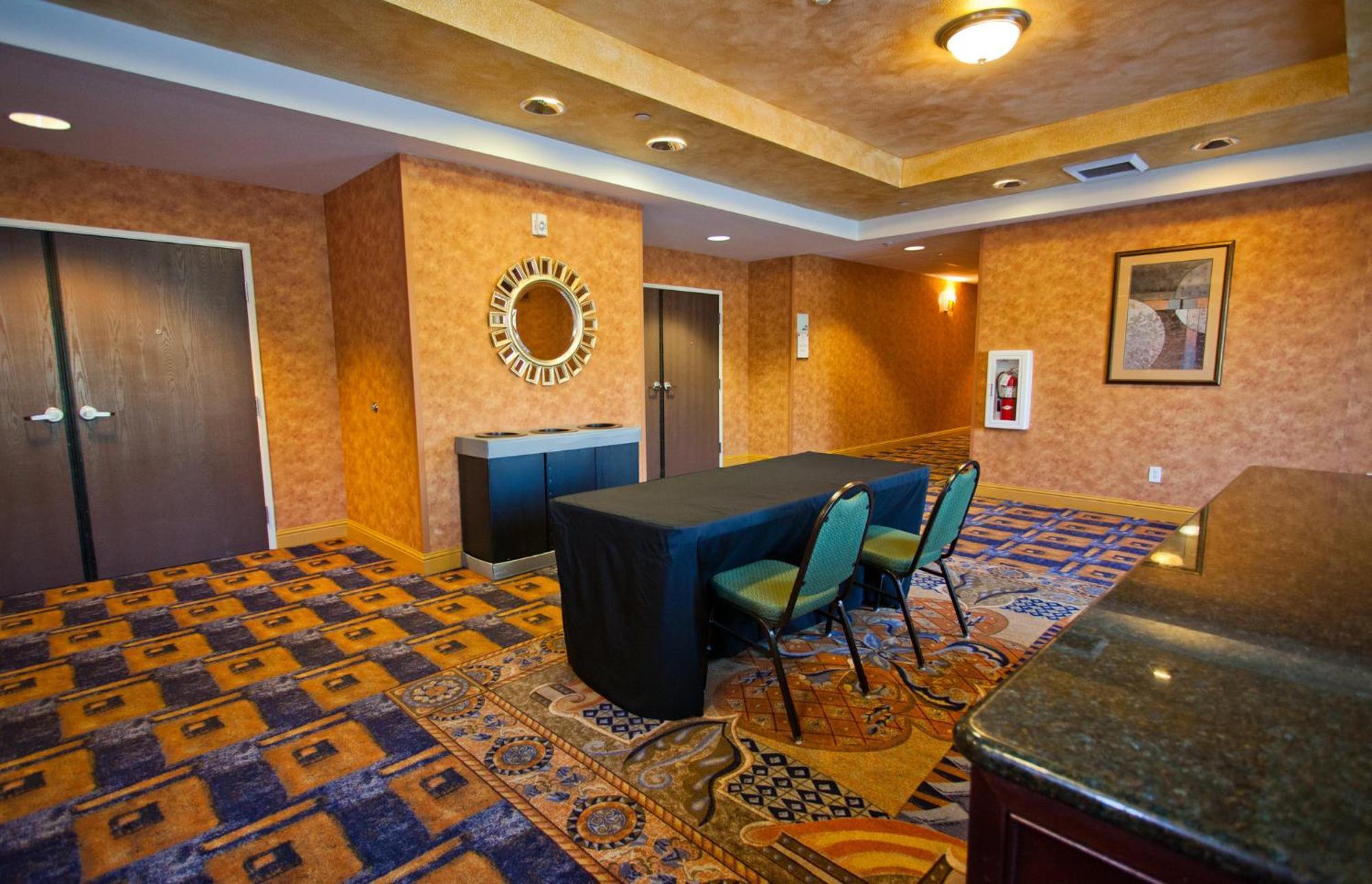 Holiday Inn Express & Suites Sacramento Ne Cal Expo By Ihg Exterior photo