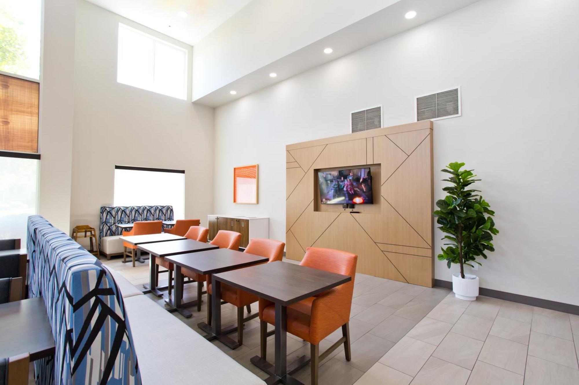 Holiday Inn Express & Suites Sacramento Ne Cal Expo By Ihg Exterior photo