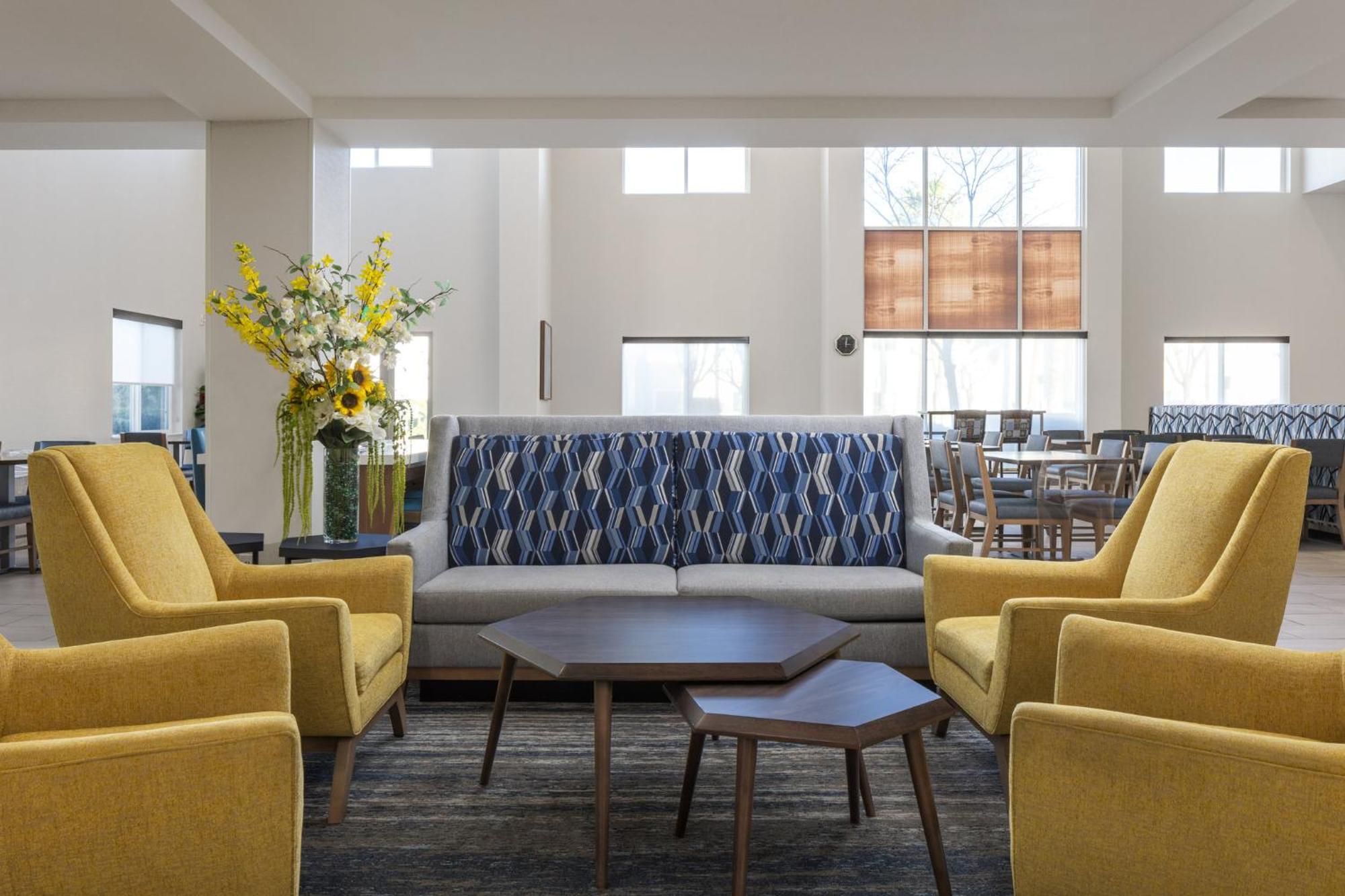 Holiday Inn Express & Suites Sacramento Ne Cal Expo By Ihg Exterior photo